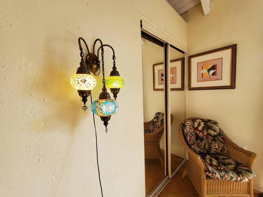 שארלוט אמלי The Cottage At Villa Indigo מראה חיצוני תמונה